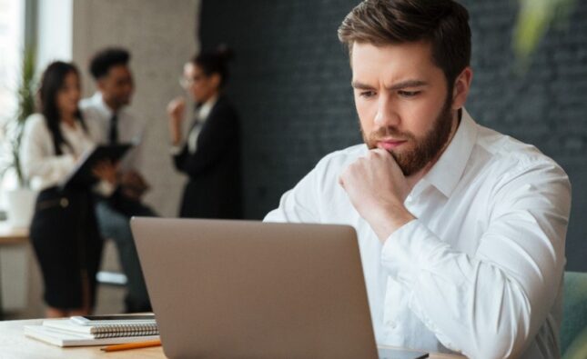 Zero-Balance Account vs Regular Savings Account: Key Differences Explained